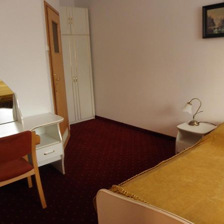 Centrum Konferencyjne Ibib Pan Warschau Buitenkant foto
