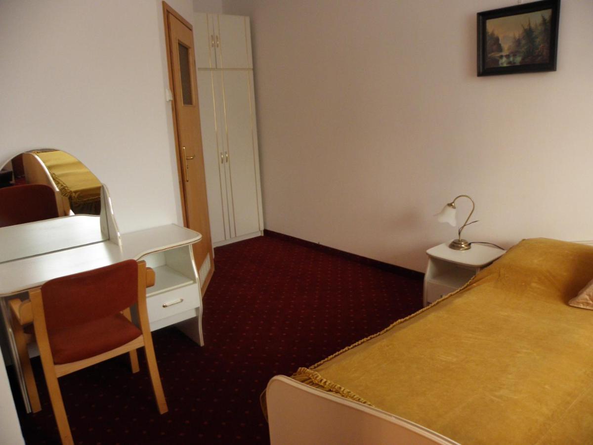 Centrum Konferencyjne Ibib Pan Warschau Buitenkant foto