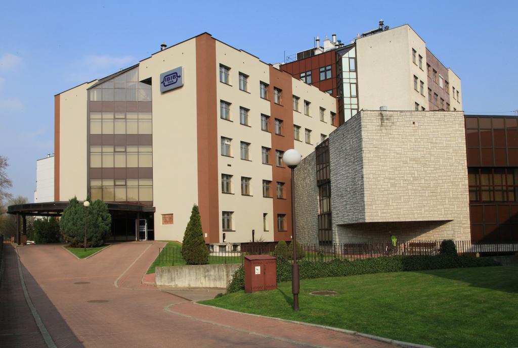 Centrum Konferencyjne Ibib Pan Warschau Buitenkant foto