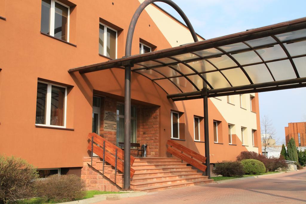 Centrum Konferencyjne Ibib Pan Warschau Buitenkant foto