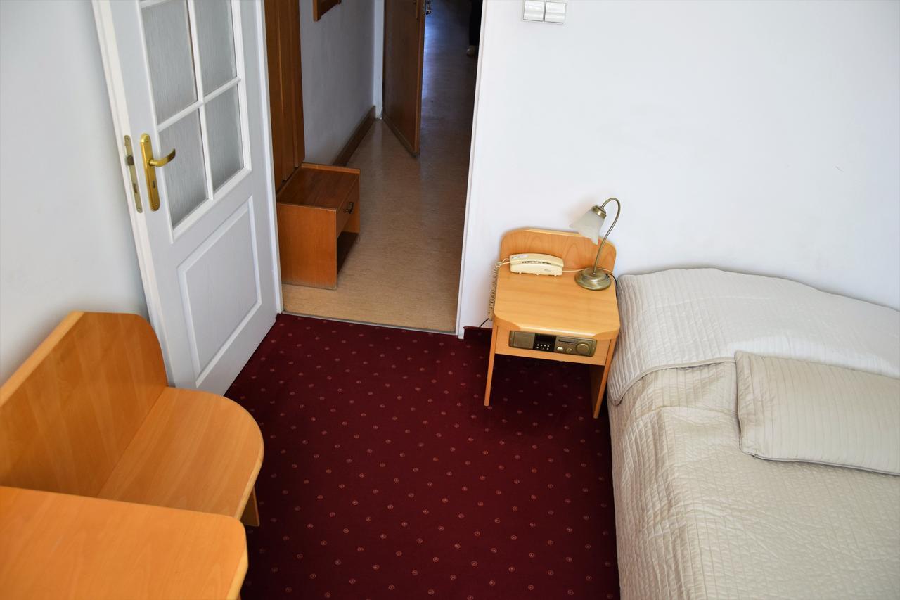 Centrum Konferencyjne Ibib Pan Warschau Buitenkant foto