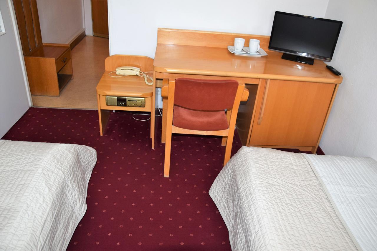 Centrum Konferencyjne Ibib Pan Warschau Buitenkant foto