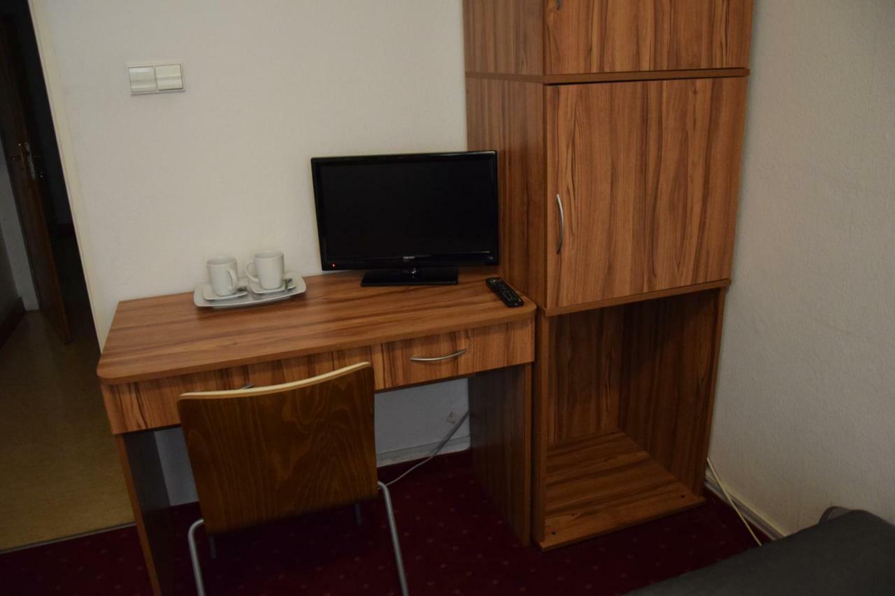 Centrum Konferencyjne Ibib Pan Warschau Buitenkant foto