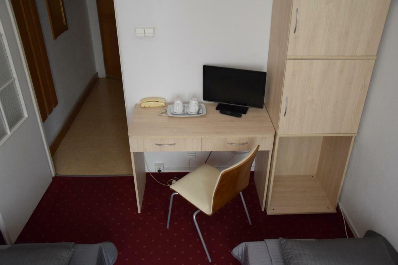 Centrum Konferencyjne Ibib Pan Warschau Buitenkant foto